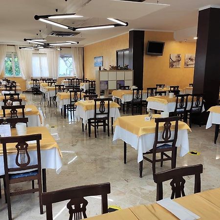 Mantovani Hotel Mariu Rimini Bagian luar foto