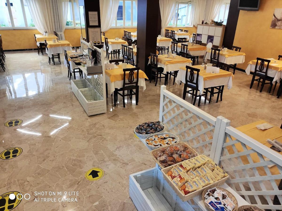 Mantovani Hotel Mariu Rimini Bagian luar foto
