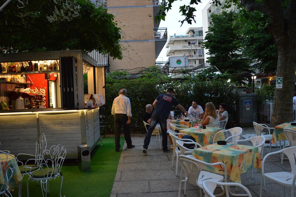 Mantovani Hotel Mariu Rimini Bagian luar foto