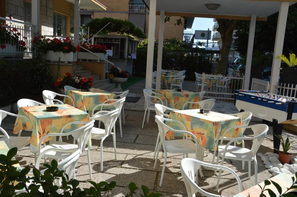 Mantovani Hotel Mariu Rimini Bagian luar foto