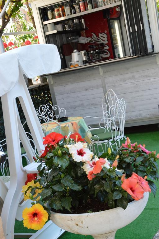 Mantovani Hotel Mariu Rimini Bagian luar foto