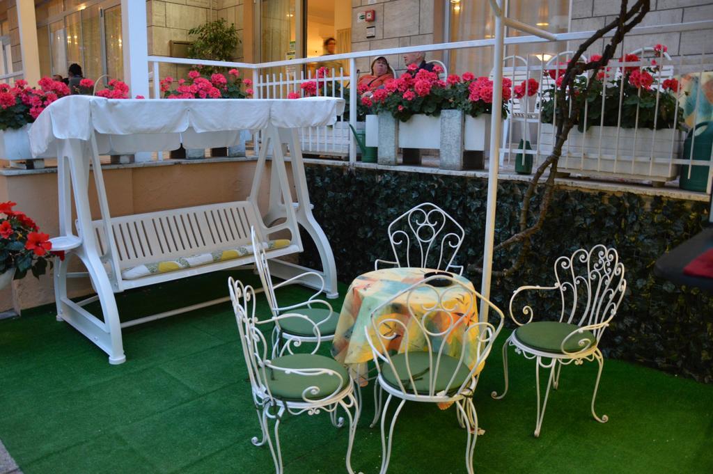 Mantovani Hotel Mariu Rimini Bagian luar foto
